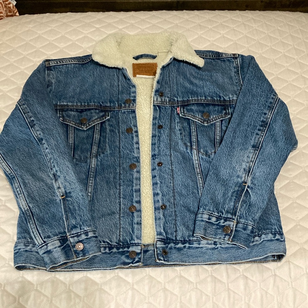 Vintage Levi’s men’s Sherpa jacket. Medium.